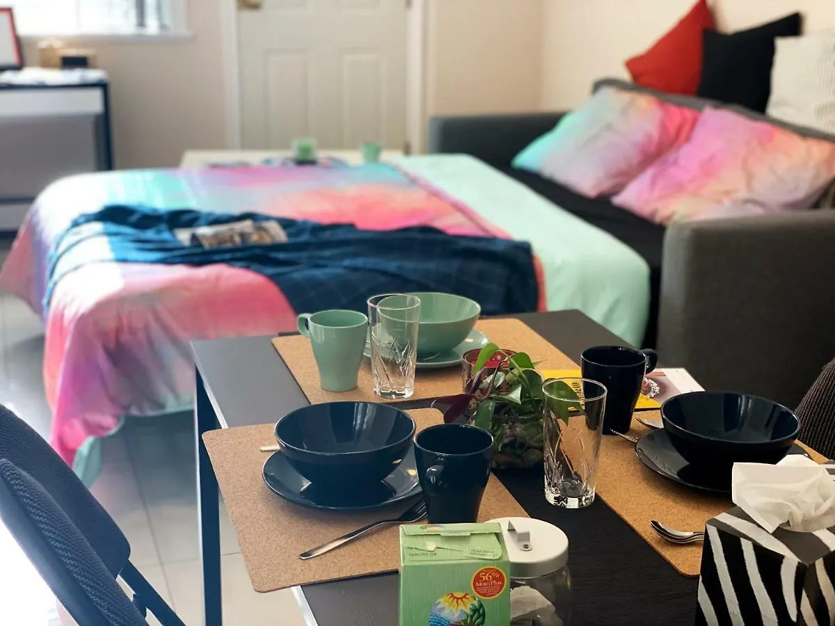 Perfect Location - Tidy & Comfy Suite 5 Mins To Skytrain & Restaurant & Banks, 2 Stops To Metrotown, 5 Stops To Downtown Vancouver Villa