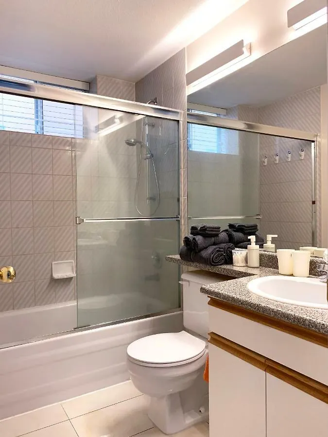 Skytrain Suite: Central Comfort Near Metro & Downtown Vancouver 0*,  Canada
