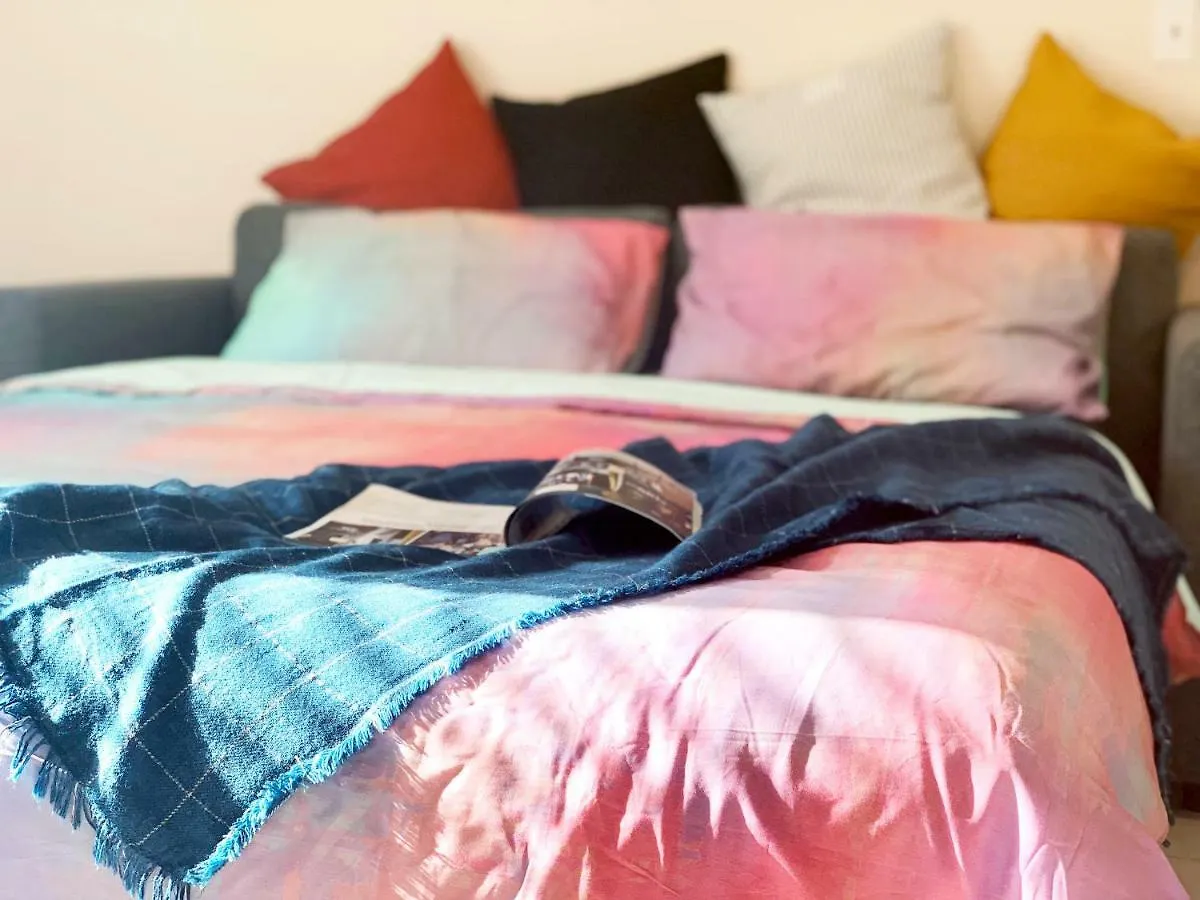 Perfect Location - Tidy & Comfy Suite 5 Mins To Skytrain & Restaurant & Banks, 2 Stops To Metrotown, 5 Stops To Downtown Vancouver Kanada