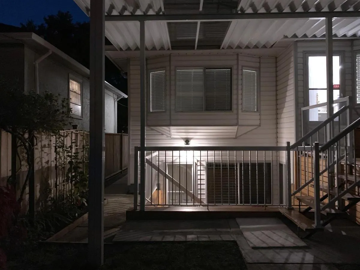 Villa Perfect Location - Tidy & Comfy Suite 5 Mins To Skytrain & Restaurant & Banks, 2 Stops To Metrotown, 5 Stops To Downtown Vancouver